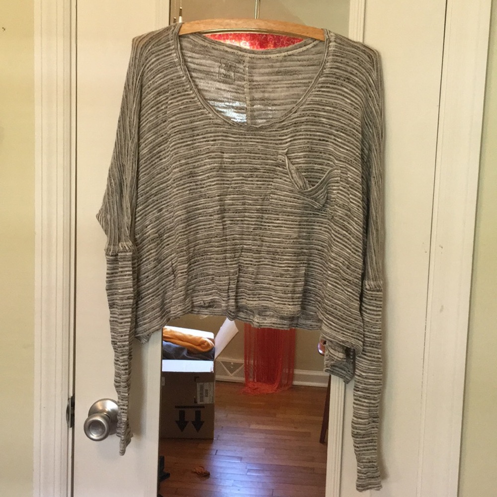 Pacsun cropped grey long sleeve over sized shirt